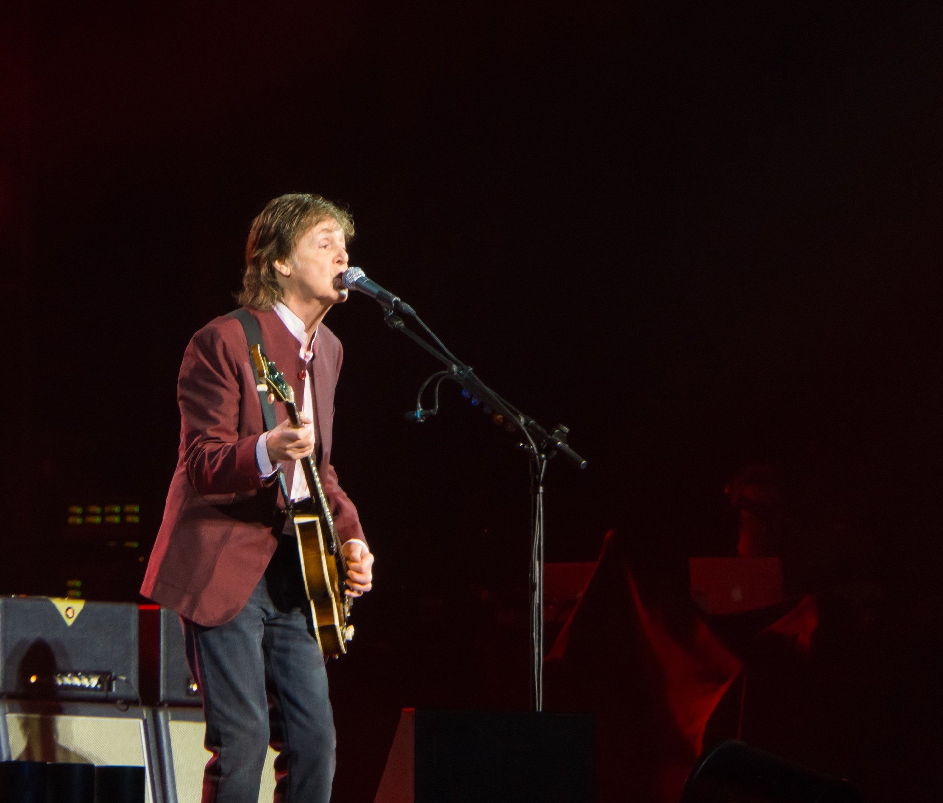 sir-paul-mccartney-1434322_1920