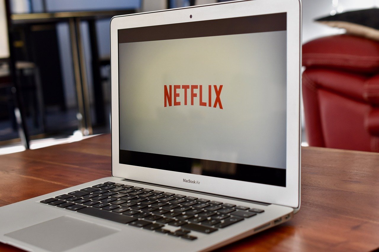 netflix, living room, relaxation-4011807