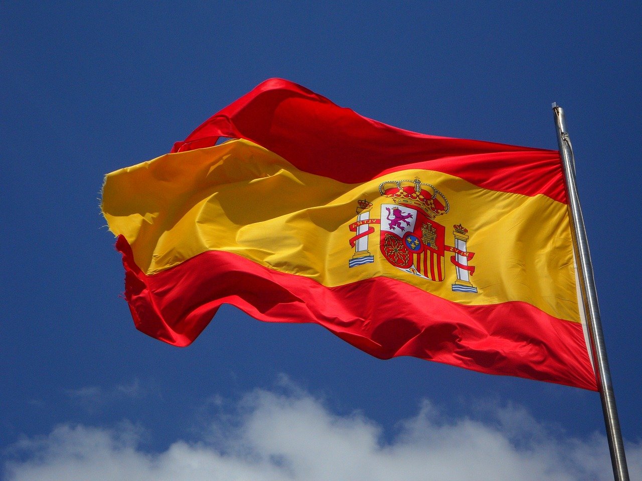 spain, flag, flutter-379535