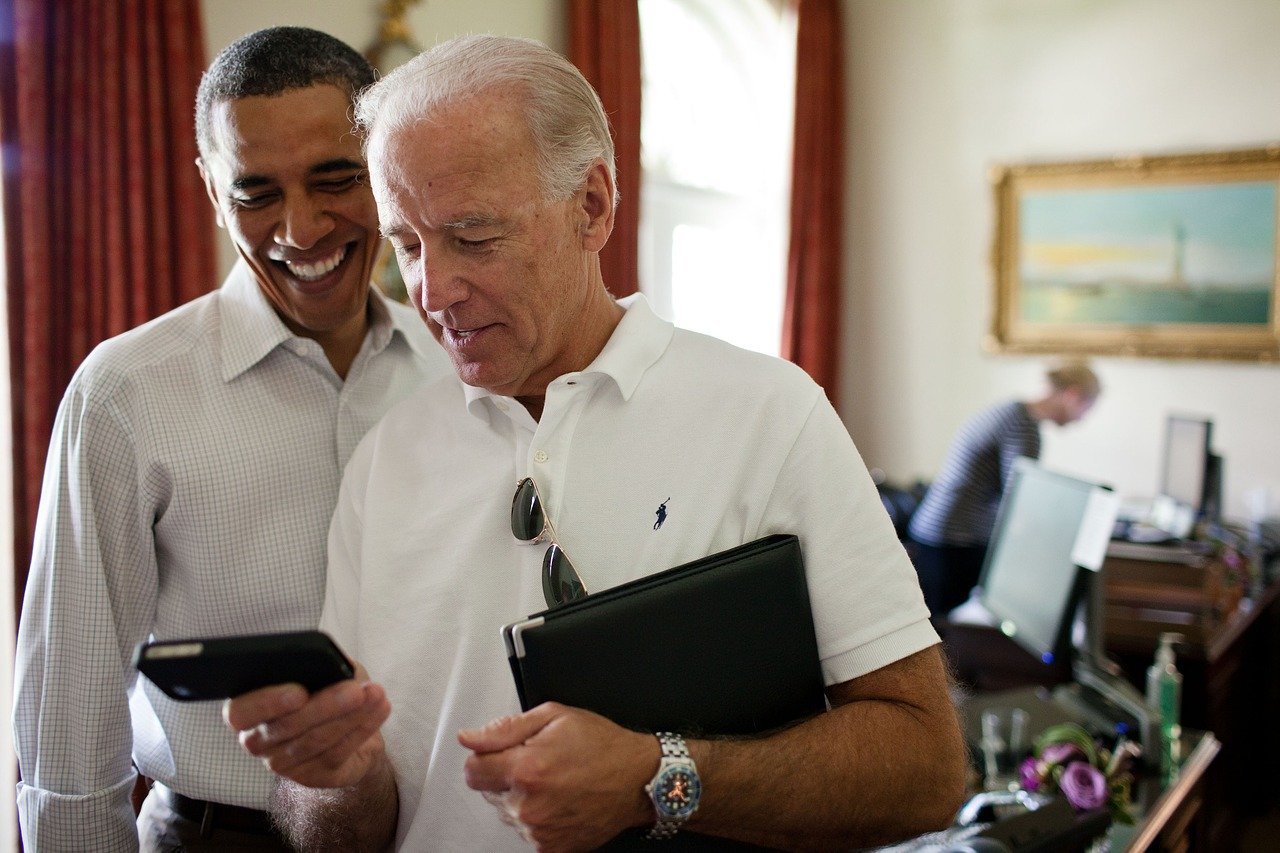 barack obama, iphone, smile-1199638